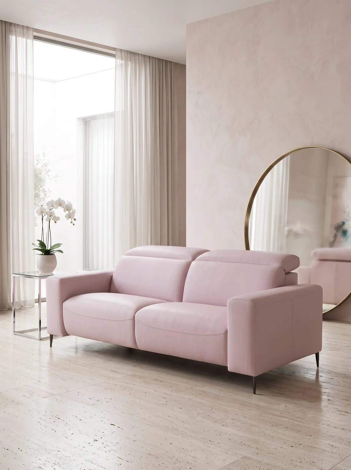 Sofá Nessen Golet en piel rosa en un atelier contemporáneo